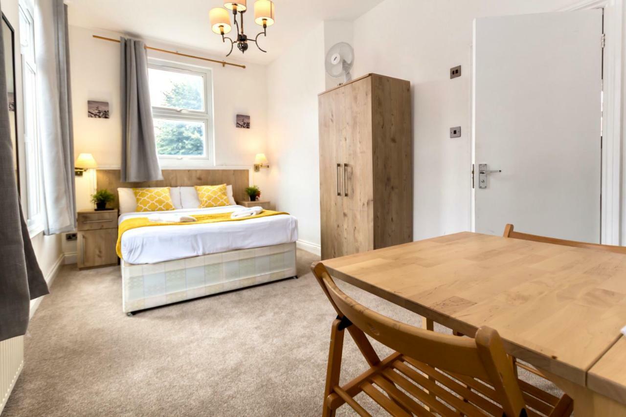 Oyo Tamtam Acton Hotel Londen Buitenkant foto