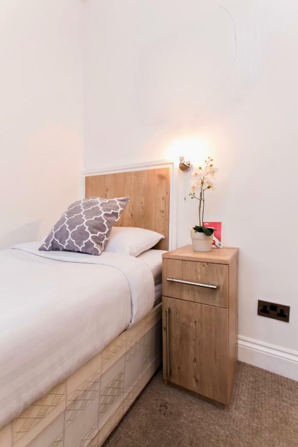Oyo Tamtam Acton Hotel Londen Buitenkant foto