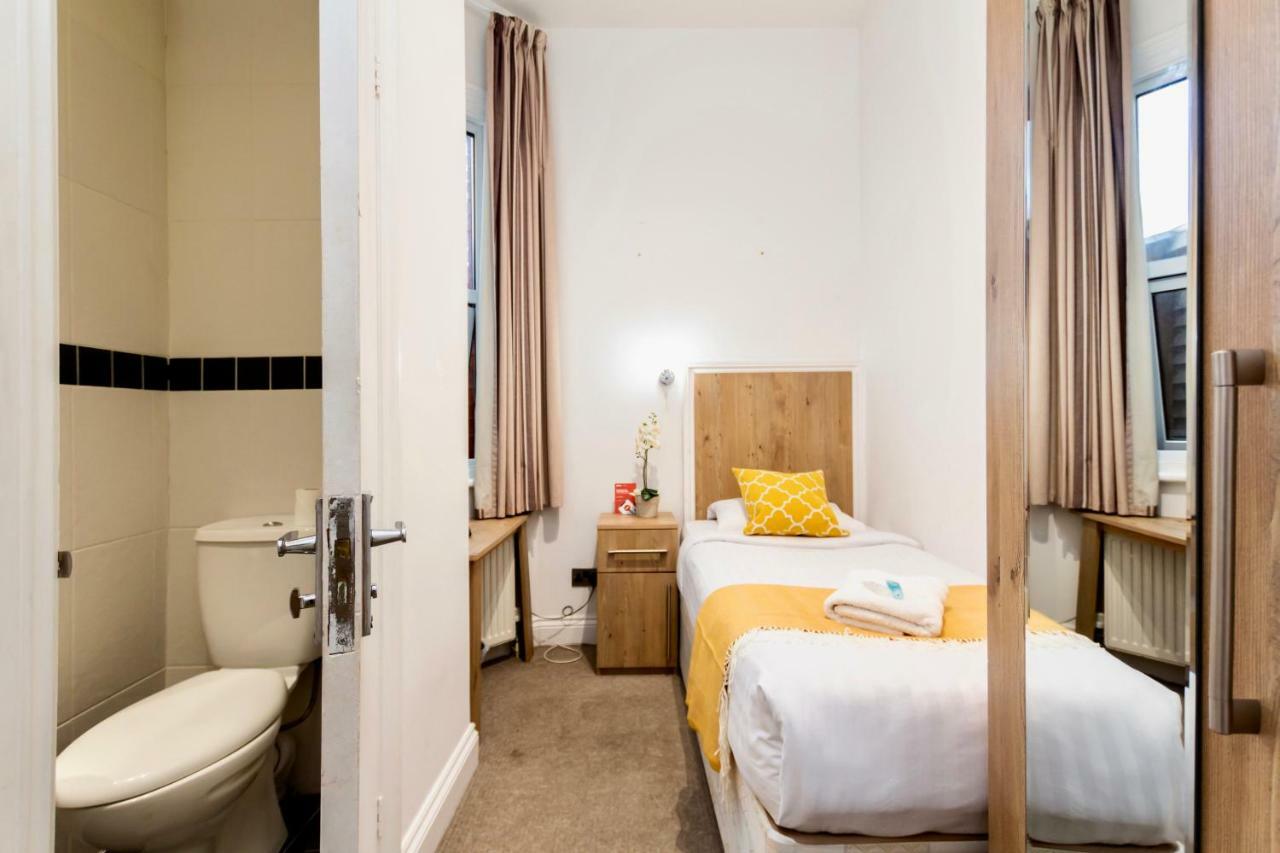 Oyo Tamtam Acton Hotel Londen Buitenkant foto